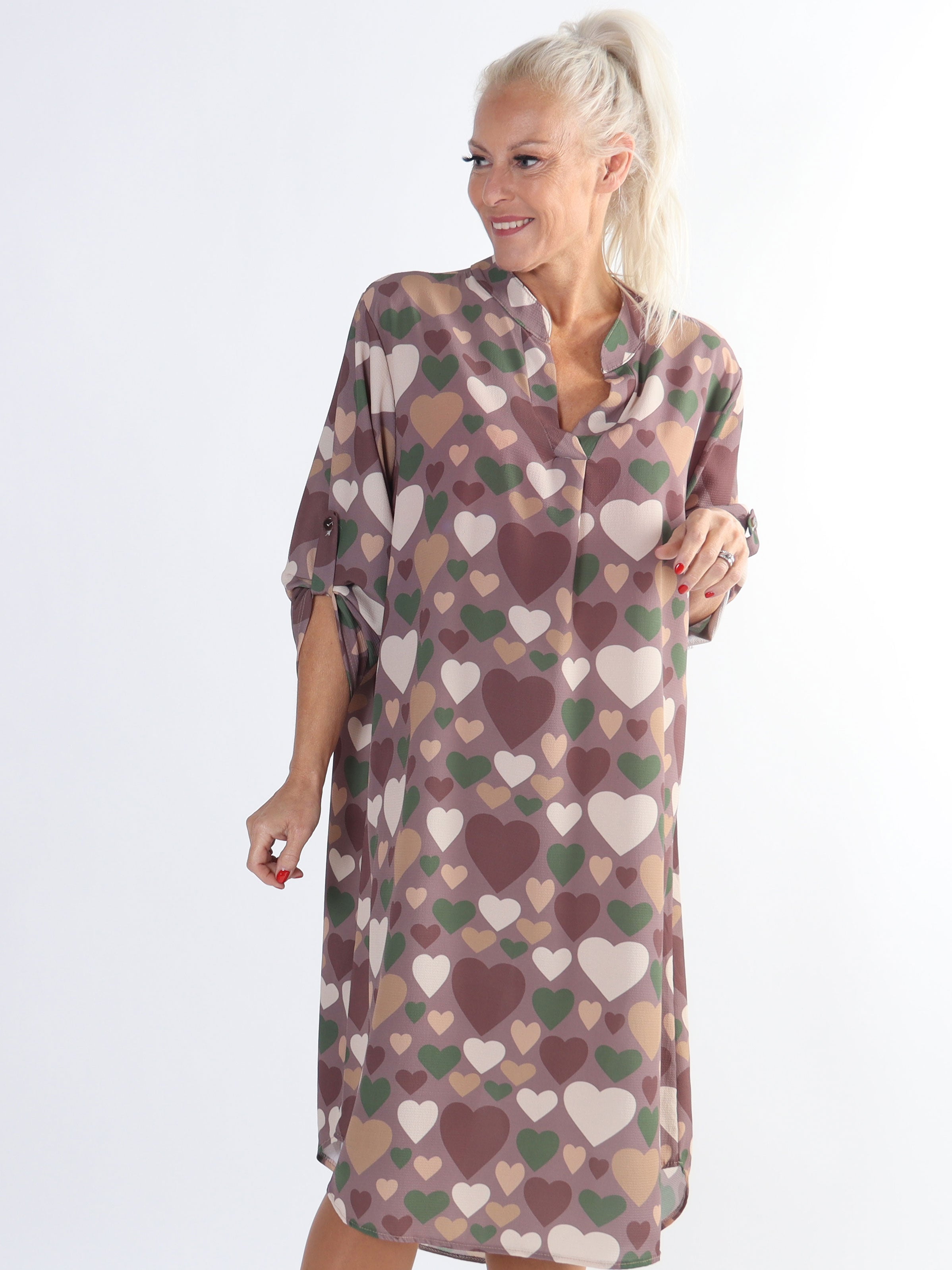 Vanesa Heart Long - Plus size klänning med hjärtmönster